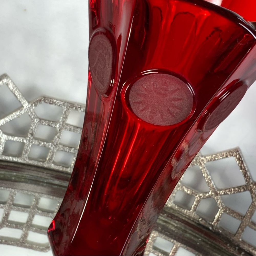 SOLD.          Fostoria Coin Dot Vase Ruby Red Ruffel Top Vintage - Picture 2 of 7